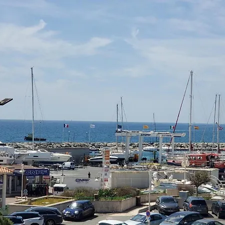 Le Capitole Vue 27m2 2 Adultes 2 Enfants Avec Climatisation Et Garage 아파트 Fréjus