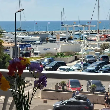 Le Capitole Vue 27m2 2 Adultes 2 Enfants Avec Climatisation Et Garage Fréjus